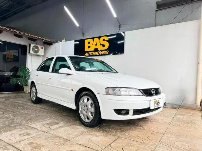 Chevrolet Vectra CD 2.2 16V / 2.0 16V Mec./aut. 2002