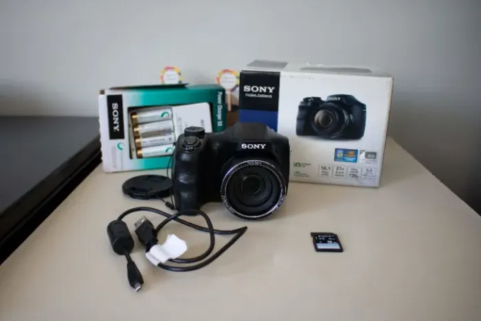 Sony Cyber-shot DSC-H100 + Pilhas e carregador original