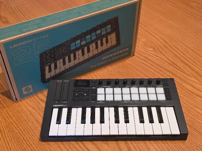 Novation Launchkey Mini 25 MK4 | Excelente Estado