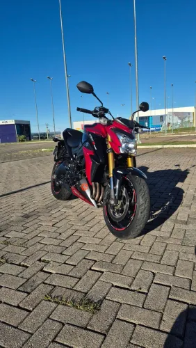 GSX 1000 2019 (Impecável + escape esportivo e outros acessórios)