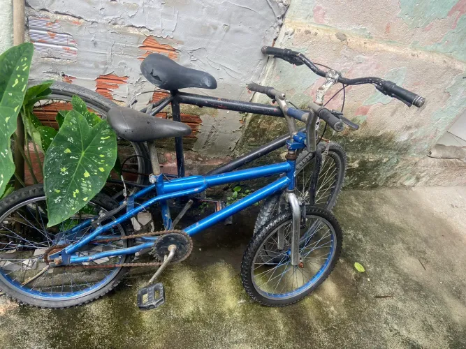 AS DUAS BICICLETAS