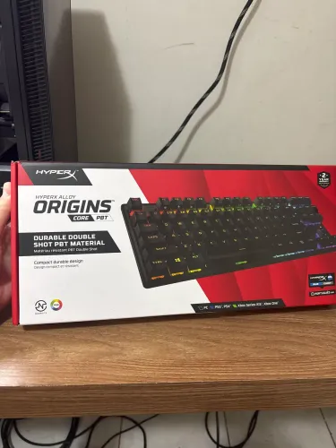 HyperX Alloy Origins Core TKL RGB + Caixa Original | Com Defeito