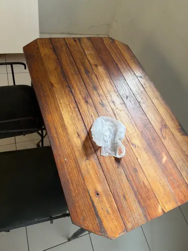 MESA MADEIRA COM PÉS EM AÇO 