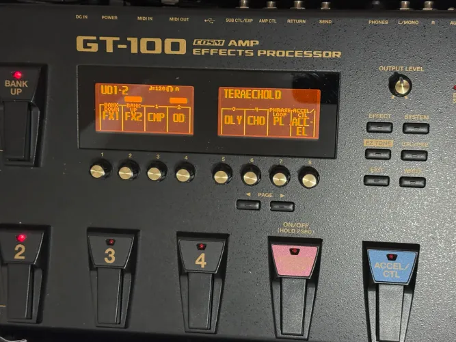 Pedaleira Boss GT100