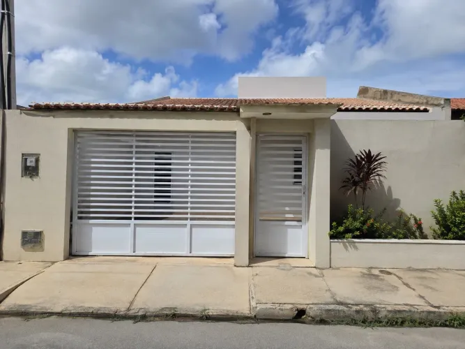 Casa pra ser vendida no PICI