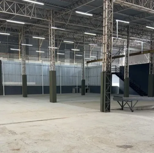 Baruerí / SP . Excelente Galpão Industrial e Logístico , 2000 m2 Construído , 400 m2 pátio
