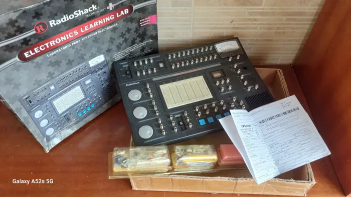 Laboratório eletrônico Radio Shack