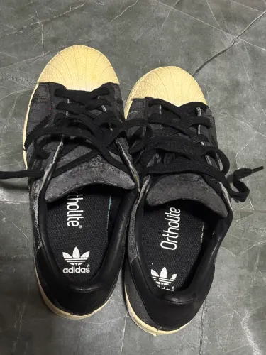 Tênis adidas super stars