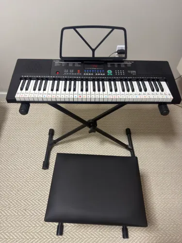 Teclado com mesa e banco