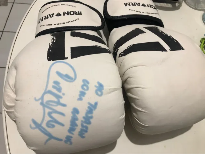 LUVA Relíquia, Autograda por JOSÉ ALDO