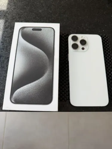 iPhone 15 Pro Max, Branco Titanium, 512 GB, Excelente Estado, Saúde da Bateria 87%