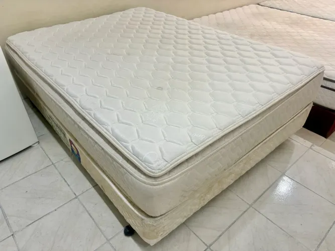 Cama box de casal , cama de casal e colchão