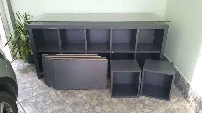 Balcão colmeia dupla face expositor centro de loja com 10 nichos de cada lado e vidro .