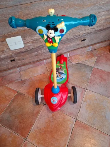 Patinete infantil Mickey