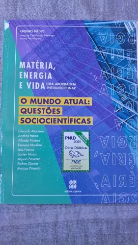 Exemplares de livros escolares para estudo