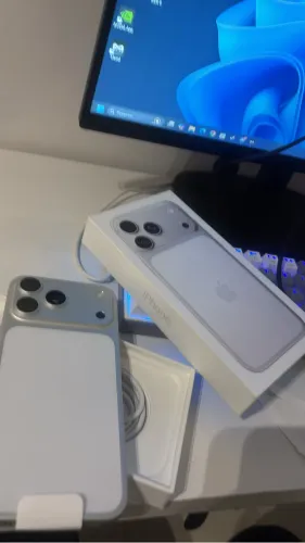 iPhone 17 pro max lacrado