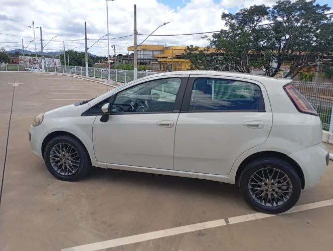 Fiat Punto Essence 1.6 Flex 16V 5P 2013