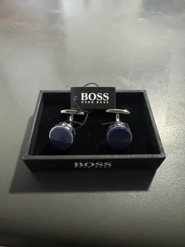 Abotoaduras redondas da Hugo Boss com miolo em esmalte azul marinho