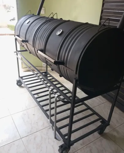 Churrasqueira a bafo dupla . Excelente capacidade