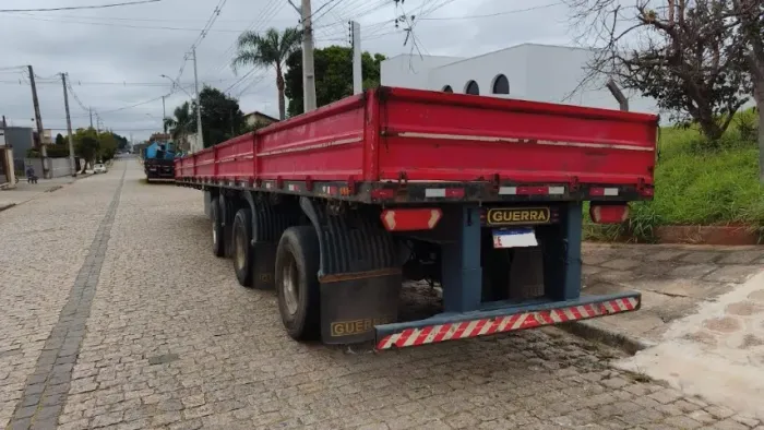 Carreta Randon vanderleia 3 eixos 14,50 compr assoalho ferro c/ pneus 2010