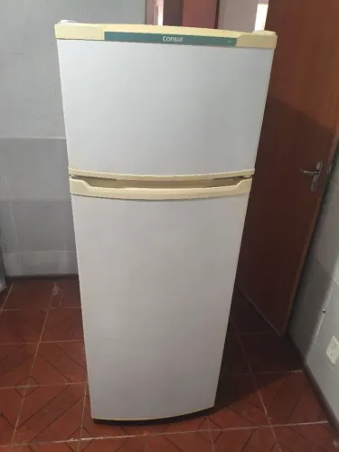 Exelente Geladeira Consul, 336 litros, de gelo seco.