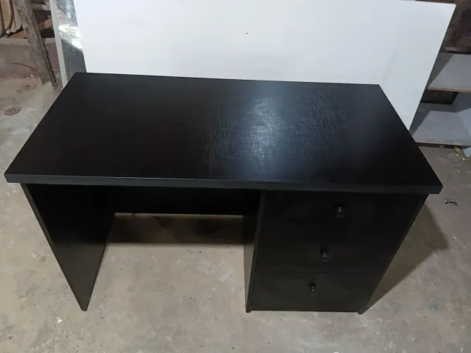 Mesas fabricadas em MDF...