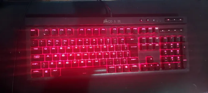 Teclado mecânico K68 RED Corsair