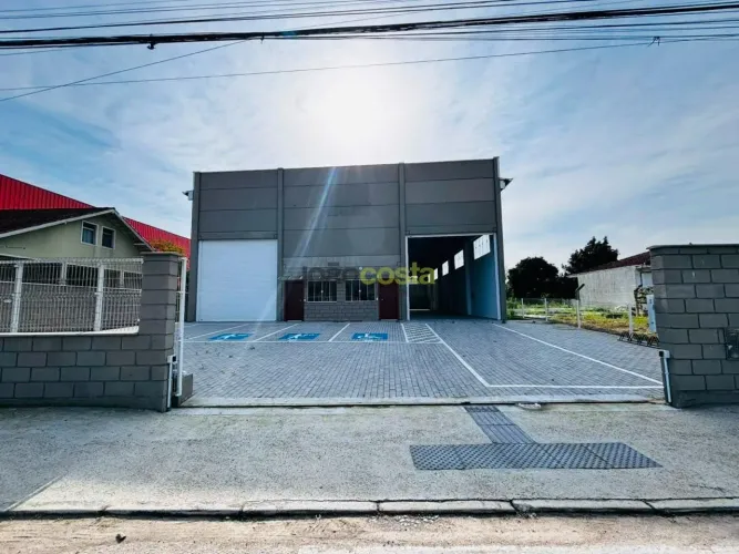 Galpão para Locação em Biguaçu com 880m² e 4 Banheiros