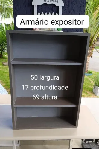 ARMÁRIO EXPOSITOR EM EXCELENTE ESTADO