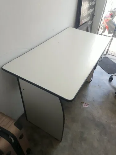 Mesa de Escritório / Escrivaninha Branca com Gaveta