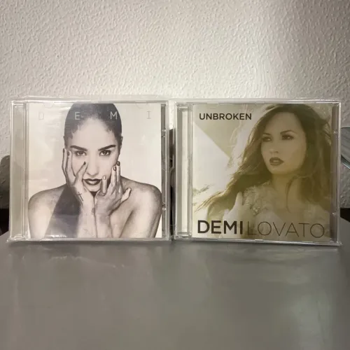 Kit Demi Lovato Demi + Unbroken nacionais