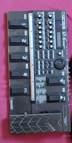 Pedaleira Boss GT 8 e guitarra Tagima tw séries 