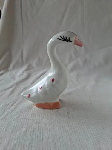 Bibelô patinho em porcelana