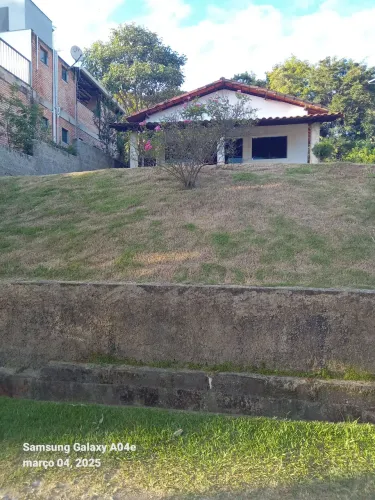 CASA DE CAMPO EM COND.FECHADO
