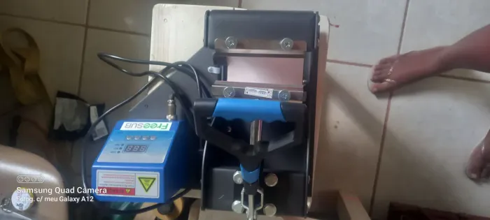 Máquina de personalizar canecas 