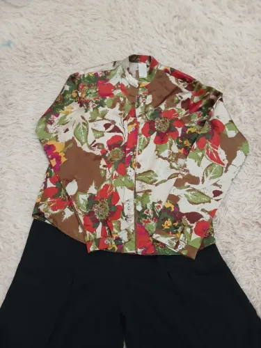 Blusa de cetim elegante