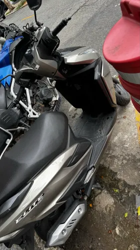 Vendo ou troco moto 