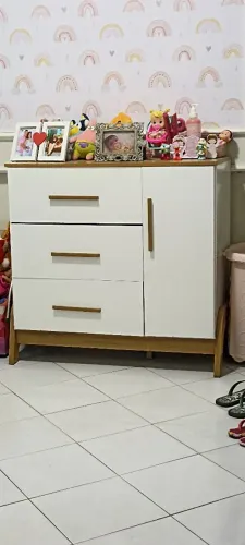Cômoda Bebê Retro Moveis Peroba Guti 03 gavetas 01 porta MDF