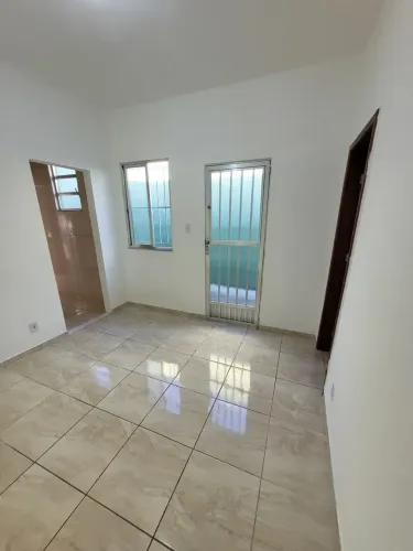 Casa de Vila com 01 quarto, em Bento Ribeiro - Rua Conde de Rezende