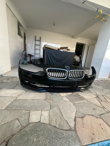 Pára-choque dianteiro BMW 320i 2017