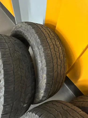Vende-se 04 pneus Dunlop grandtraking para sw4 265/60/18 em
