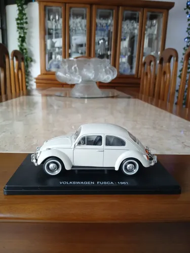Miniatura de Fusquinha 1/24