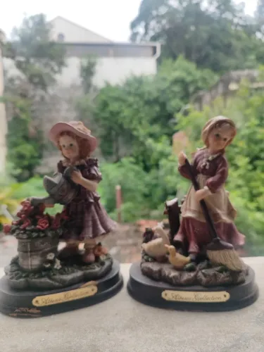 Conjunto de Duas Esculturas / Bibelô Formosa Jardineiras marca Athena Collection Vintage