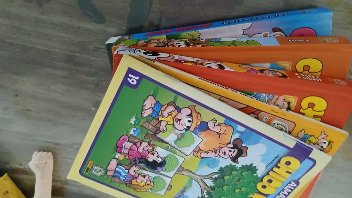 Coleção Chico Bento. 3 livros de capa dura, mais 2 almaques e um bonequinho artesanal