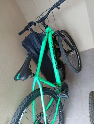 Bicicleta aro 29 KSW verde com marcha