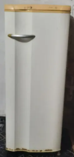 Geladeira usada. Valor $ 200 reais