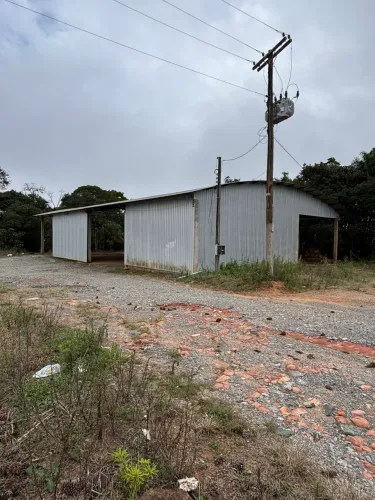 ALUGA-SE GALPÃO 600 metros, 5 metros do asfalto