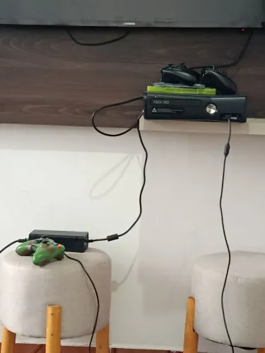Xbox 360 completo 3 controles desbloqueado
