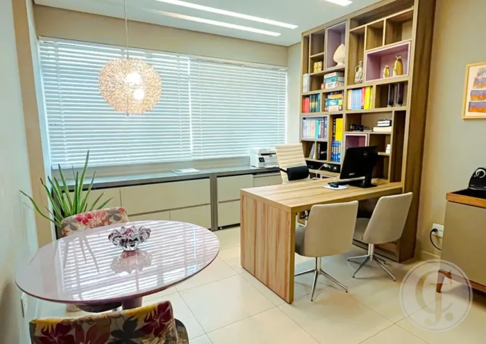 Sala Mobiliada de Luxo, com 25m2, no Barro Preto.