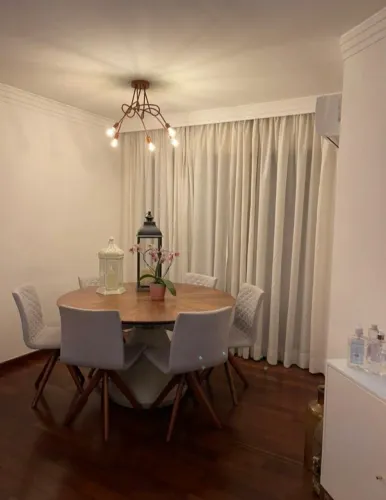 Mesa perfeita com tampo de madeira